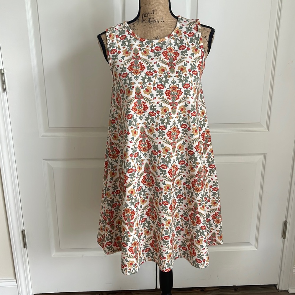 Sweet Claire Size S, cutest sleeveless swing dress, floral print